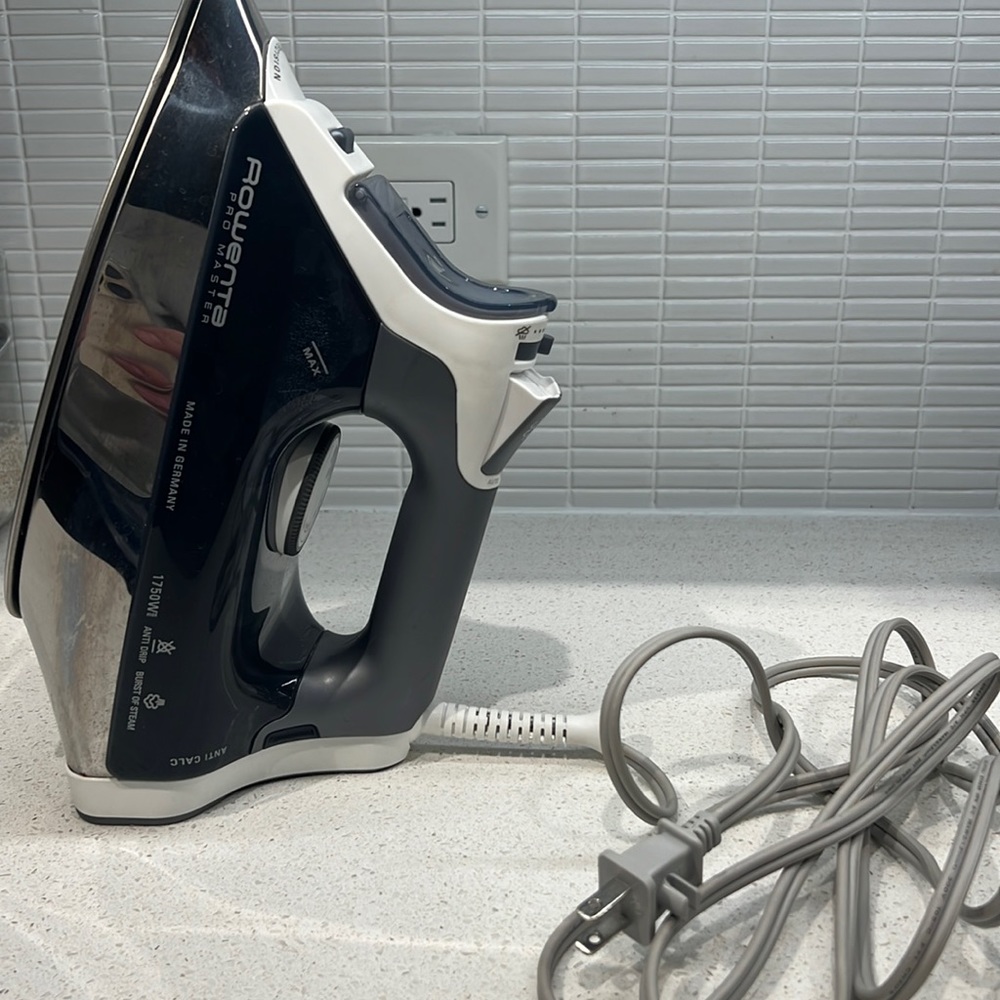 Rowenta Pro Steamer Iron. In amazing condition.